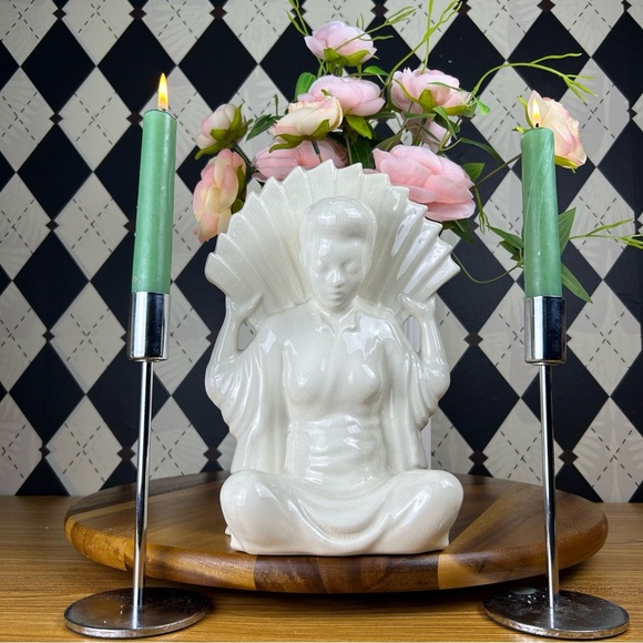 Large Flower Vase Japanese Porcelain Seated Figure With Fan-Form Opening 10” - Picture 14 of 17